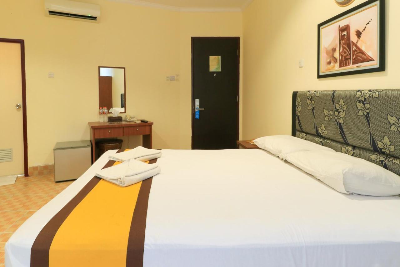 Al-Badar Hotel Syariah Makassar Exterior foto