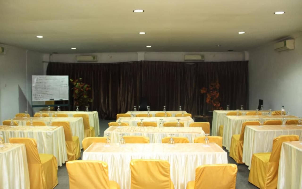Al-Badar Hotel Syariah Makassar Exterior foto